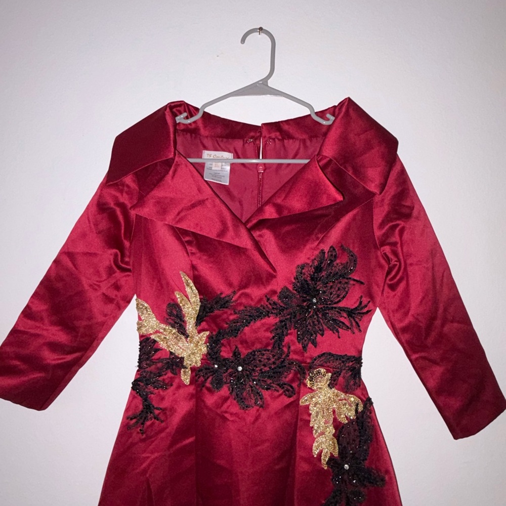 Red Satin Long-Sleeve Evening Dress with Appliqué Detail - Picture 4 of 15